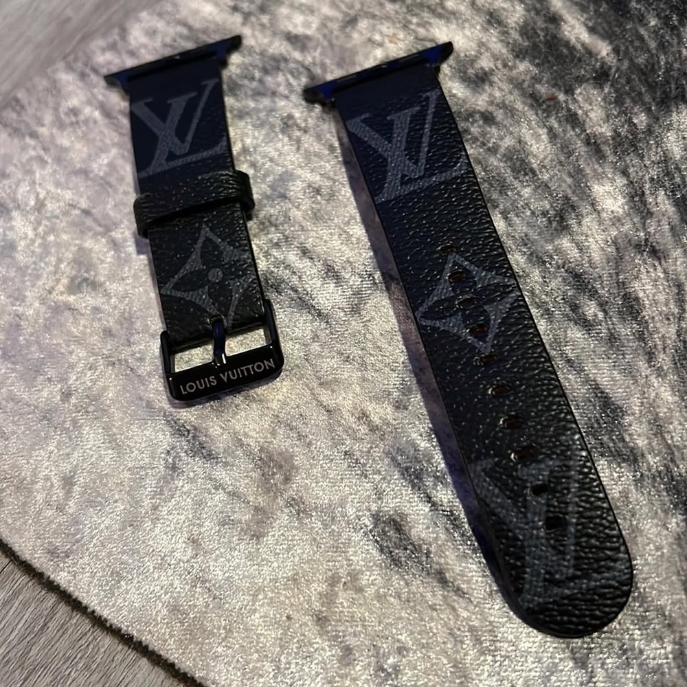 🖤LV•Black Monogram Apple Watch Band🖤 - Picture 4 of 6